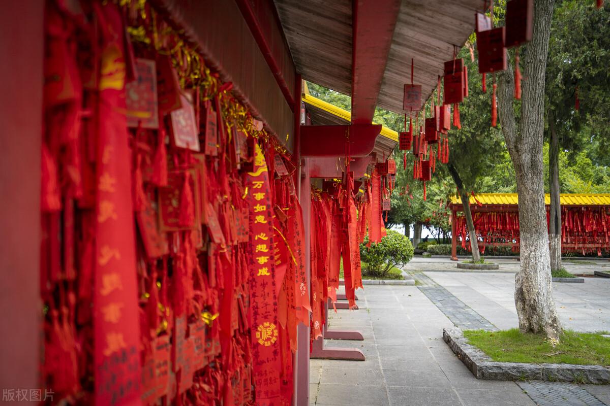 天地配乾坤是什么意思